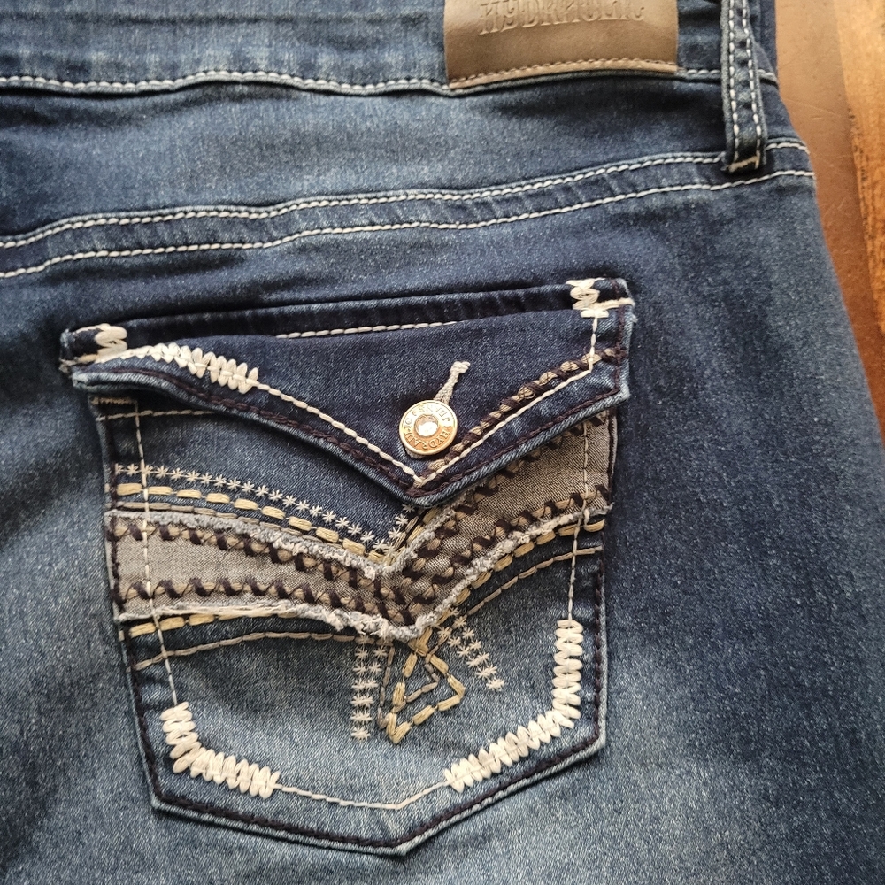 Hydraulic Brand Capri Style Jeans.  Size 22W. - Picture 4 of 8